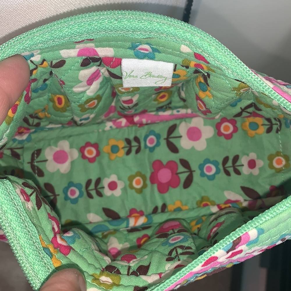 Vera Bradley adjustable strap crossbody - Picture 4 of 6